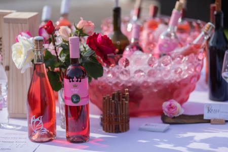 Roseji z dekoracijo vrtnic Foto Jaka Ivančič